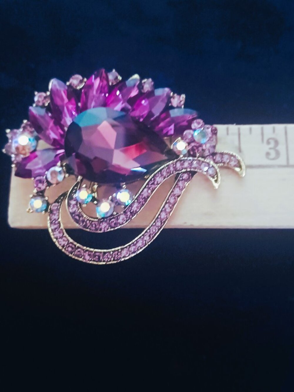 Stunning Purple Rhinestone Brooch - Picture 3 of 4